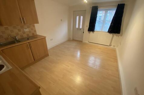 95a Lansdowne Road, Aylestone , Leicester photo 3