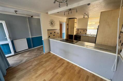 SITTING / DINING ROOM