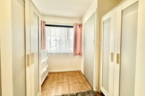 Bedroom 1 Storage.jpg