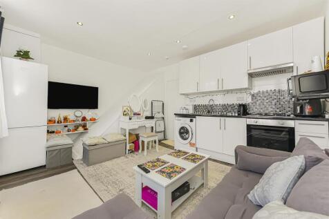 reception - kitchen 2 .JPG
