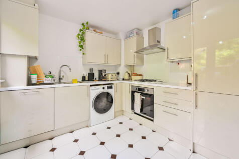London, SE16 - property photo