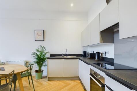 CAM01740G0-PR0292-STILL007