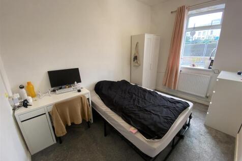 Bright double bedroom with a dedicated workspac...