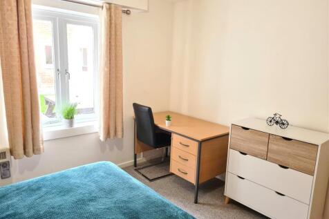 Flat 27 Room 1C.jpg