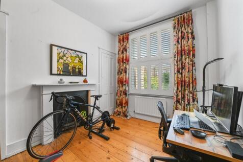 Bedroom 2/Office