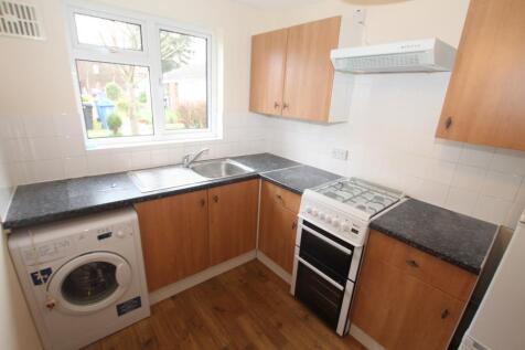 Woking, Surrey, GU21  photo 4
