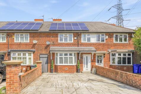 FREEHOLD. Hunters are delighted to offer for sale this well presented three bedroom terraced home, ideally situated on the ever popular Northridge Road, Blackley, Manchester. Offering spacious and wel