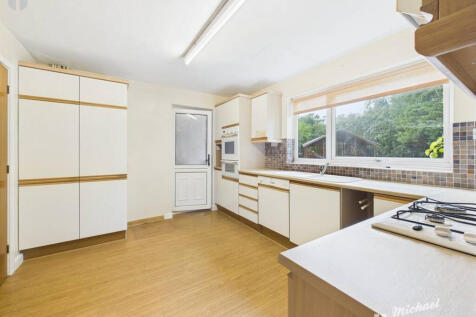 CAM03852G0-PR0385-STILL017-thumbnail-h750-70