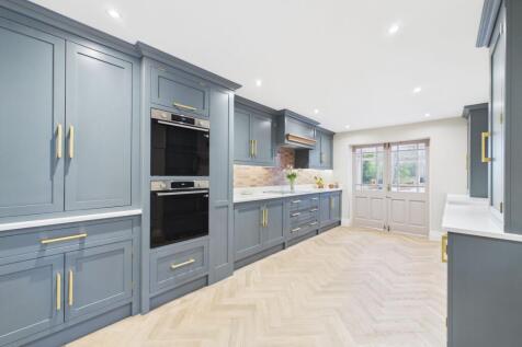 Entertaining Dining Kitchen