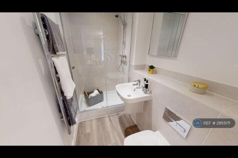 Bartley Square, Hook, RG27 photo 3