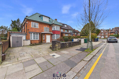 Large 6 bed detached house for sale Raleigh Close