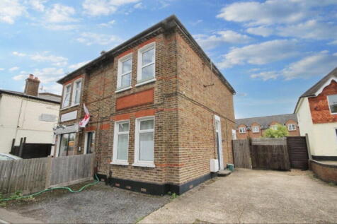 1-bed flat on The Street, Ashtead, KT21 2AH, £1,300/mo