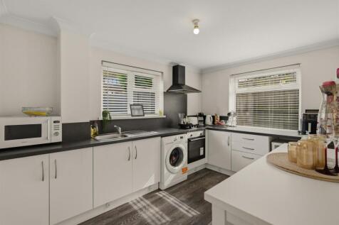 11 Tenby Close-8.jpg