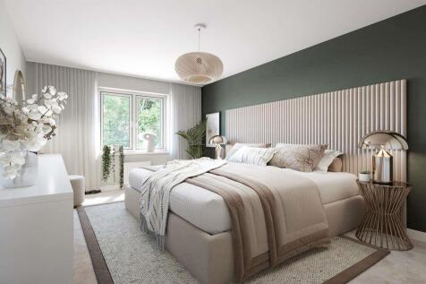 Main bedroom with space for a large bed and ample space