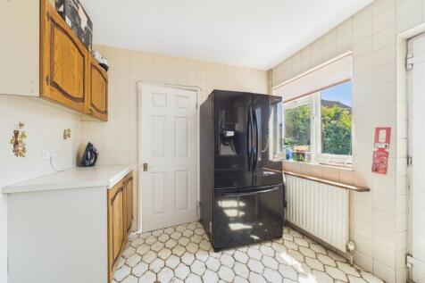 Alexandra Road, Ashford, Surrey, TW15 photo 4