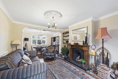 Lounge/Dining Area