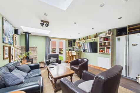 CAM02195G0-PR0085-STILL071