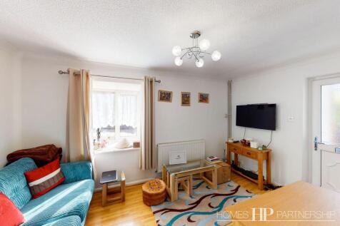 LOUNGE / DINING ROOM