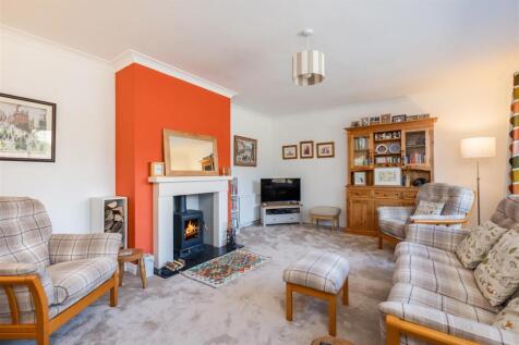 Ryedale Close 3 Sitting Room-1 Flames.jpg