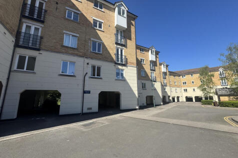 2 bed flat to rent Keating Close, Rochester ME1
