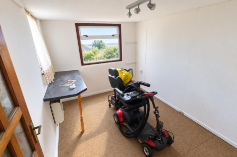 OUTBUILDING/OFFICE