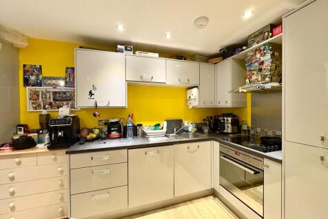 Esher House, St. Leonards Road photo 3