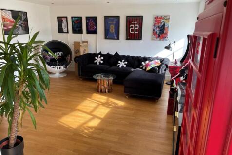 Lounge W111.jpg