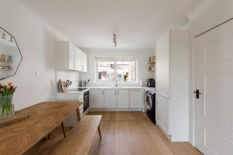 Woodford Road, E18