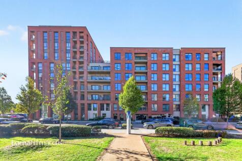 Lismore Boulevard, London. 3 bedroom flat for sale
