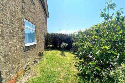 60 Gwyneth Grove - Garden3.jpg