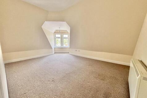 Lower Blandford Road, Broadstone photo 3