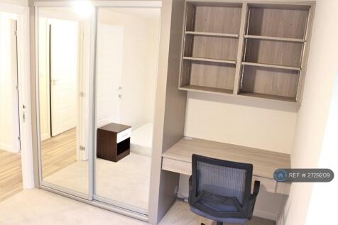 2nd Bedroom En-Suite Study/Office Corner
