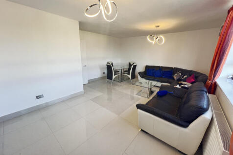 Gardner House, Watermill Way, Feltham, TW13 photo 3