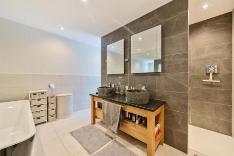 Ensuite Bath/Shower Room