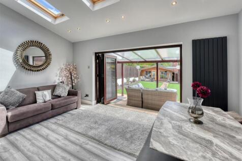 51 Sedgley Road-Living Room.jpg