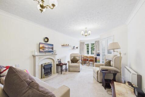 Lounge/Dining Area