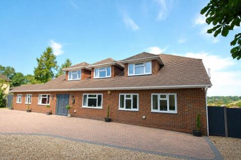 Substantial, contemporary house &amp; annexe with an 