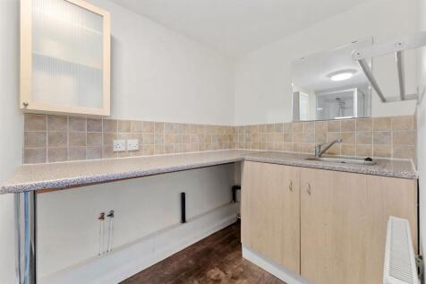 Lower Ground Floor Shower