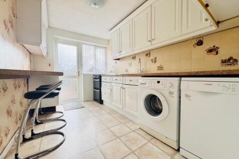 Martin Close, Basingstoke, Hampshire photo 3