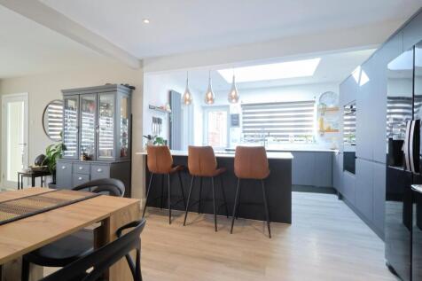 Kitchen/Dining Area