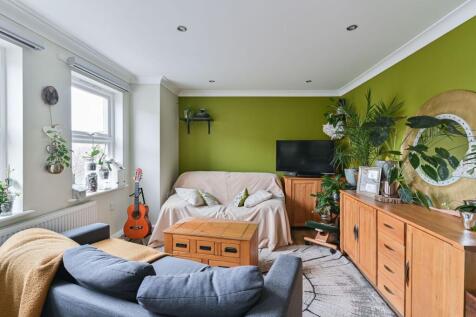 Mitcham, CR4 - property photo
