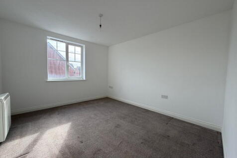 Windsor Court, Newbury, RG14 5XG photo 3