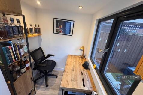 Fully Insulated Garden Office With Power &amp; Heating