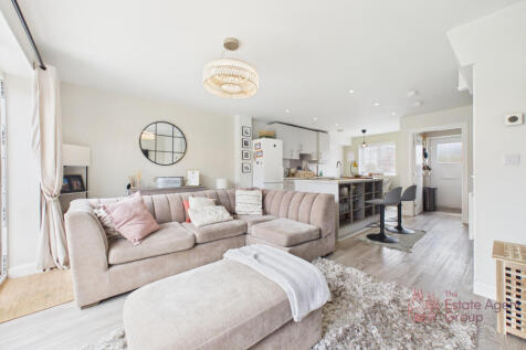 Lounge / Kitchen