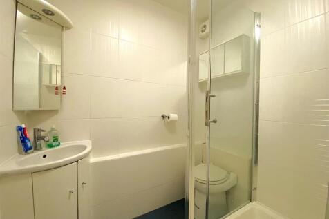 10 Brampton Ct - Shower.jpg