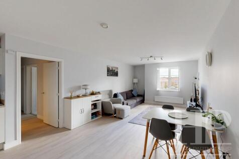 Lounge/dining/kitchen area