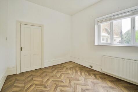 1 bed, 1 bath Flat in London - Photo 5