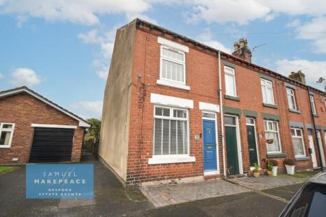 Stunning Three Bedroom End Terrace Property in Au