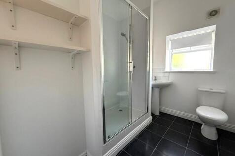 Bathroom 1.jpg