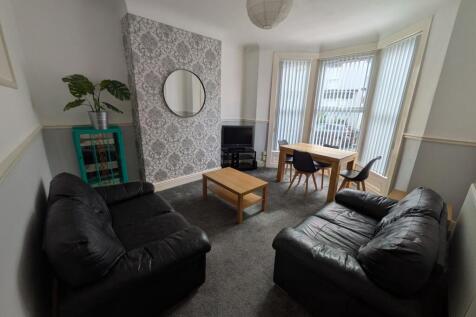 4 bed - Barrington Road photo 4